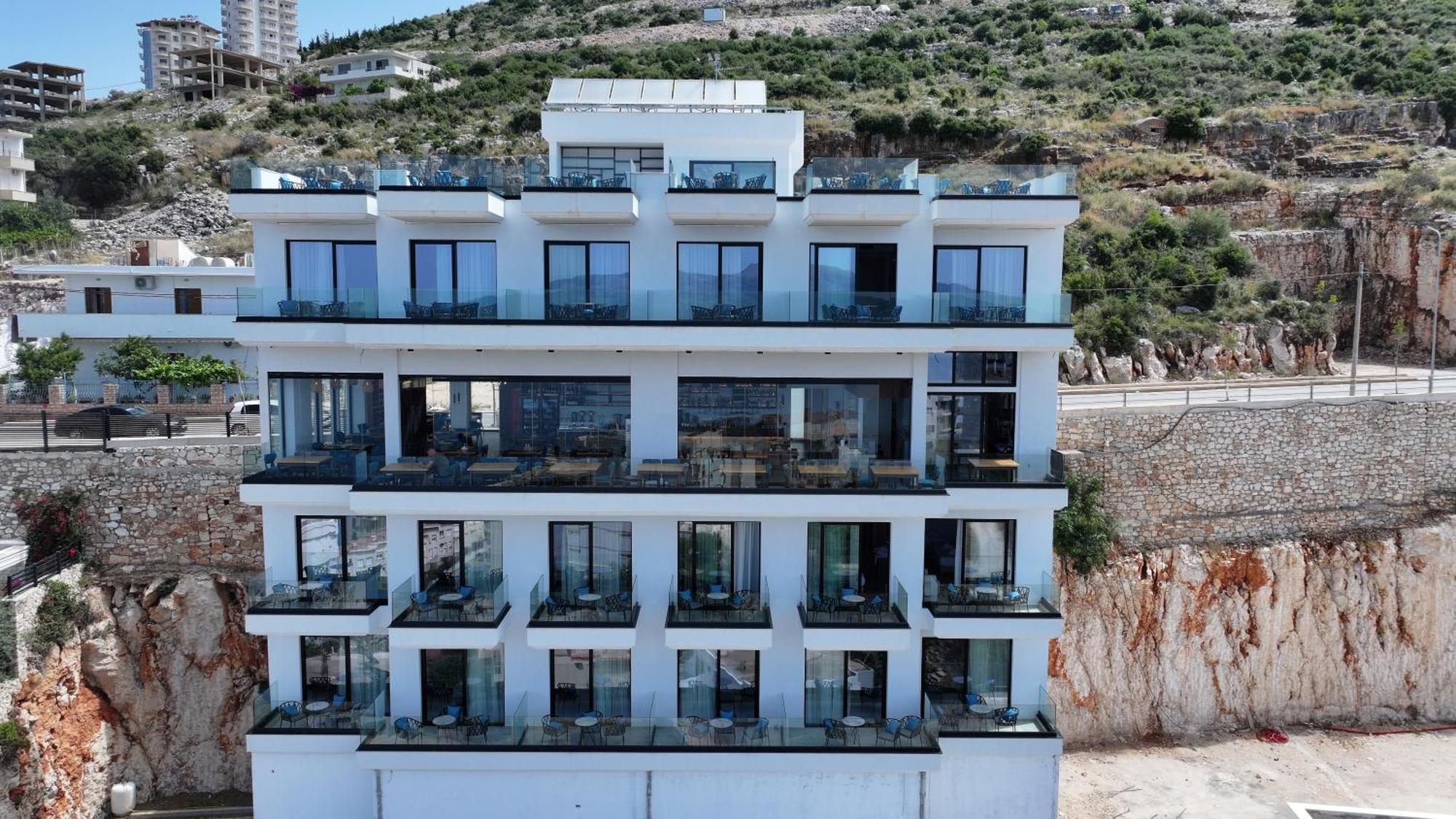 Litan Hotel Sarandë Exteriör bild