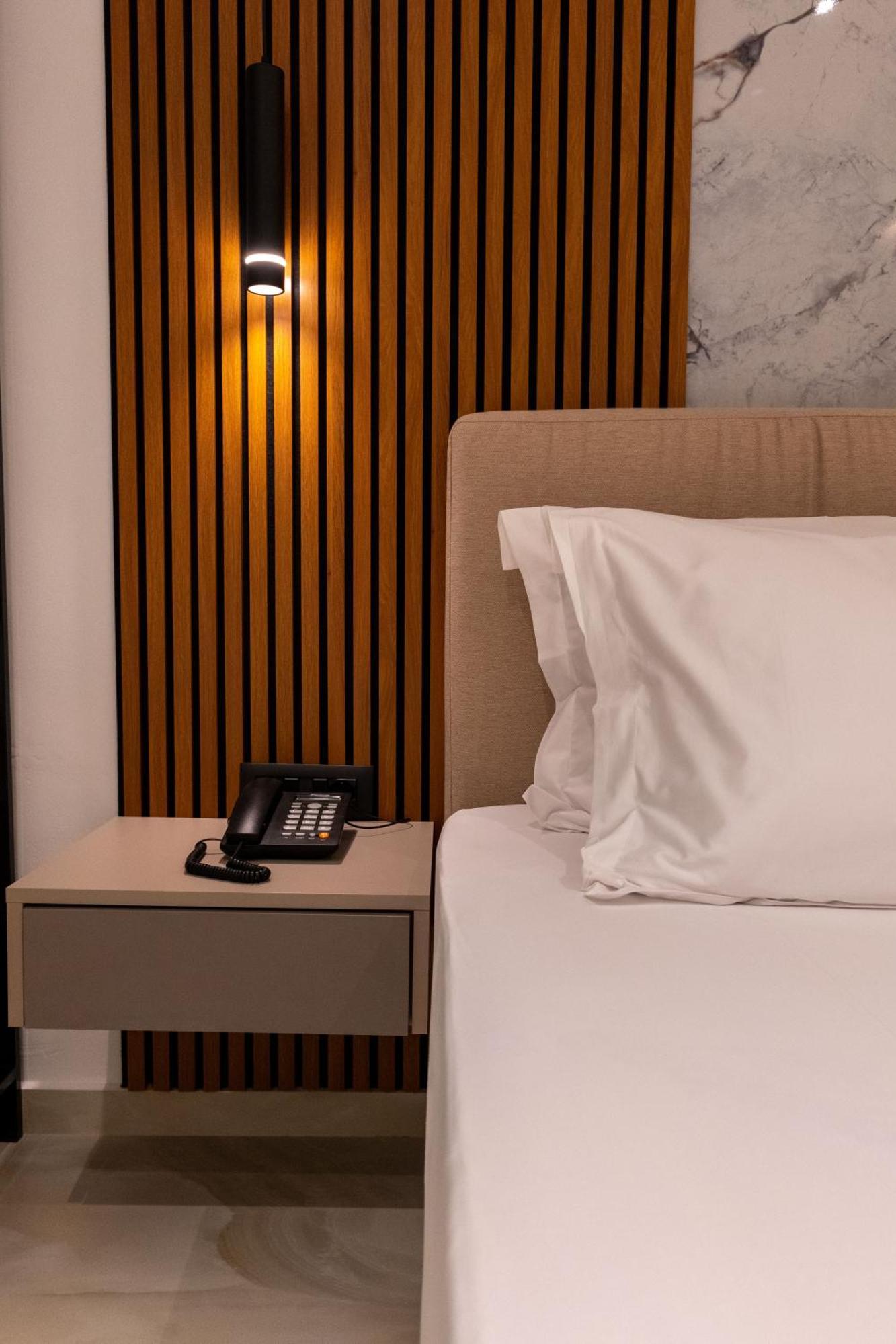 Litan Hotel Sarandë Exteriör bild