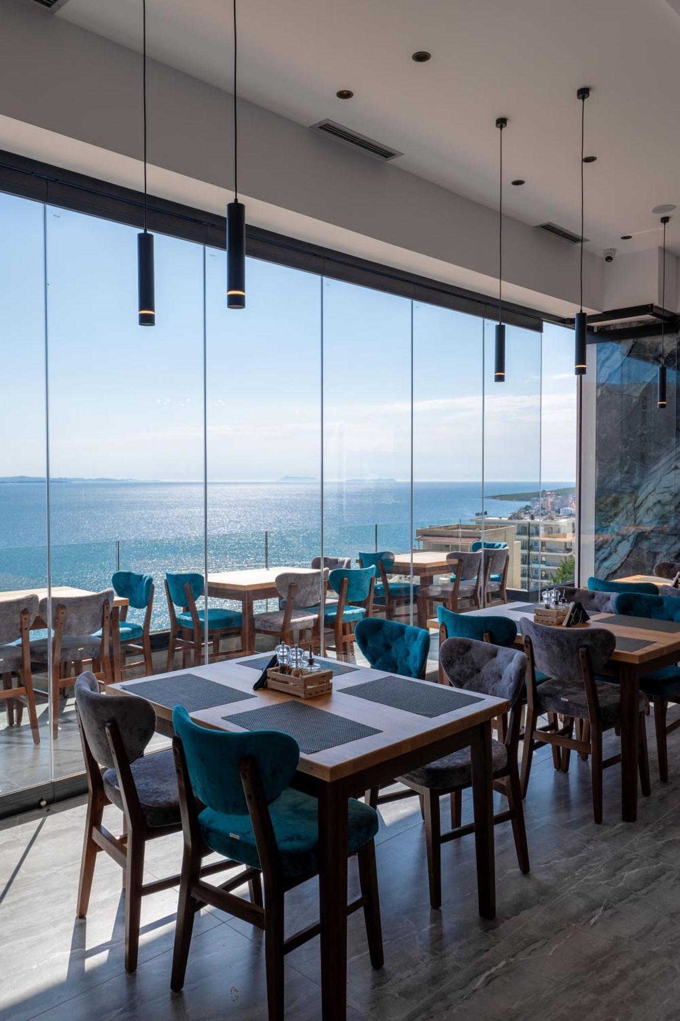 Litan Hotel Sarandë Exteriör bild