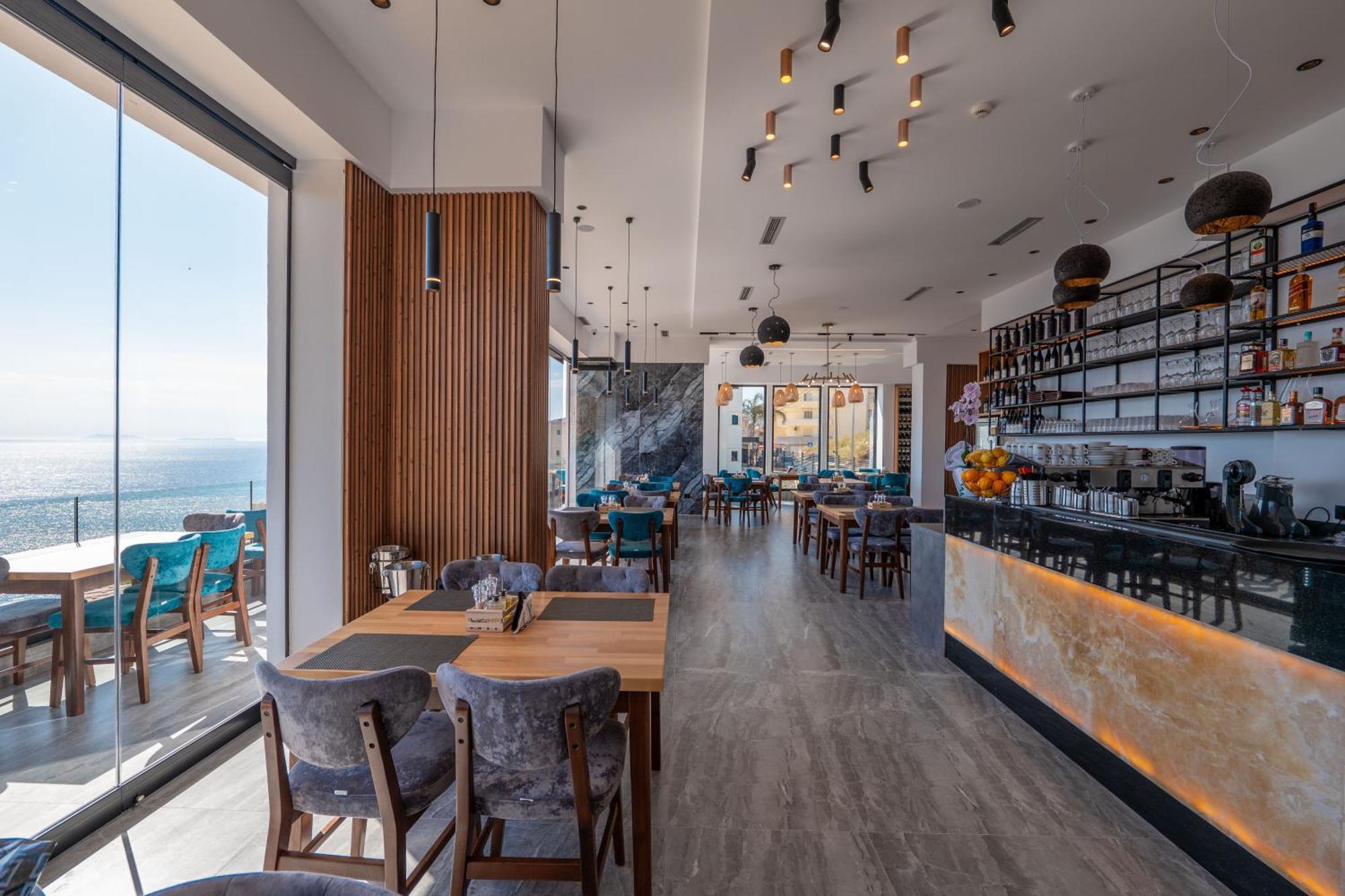 Litan Hotel Sarandë Exteriör bild