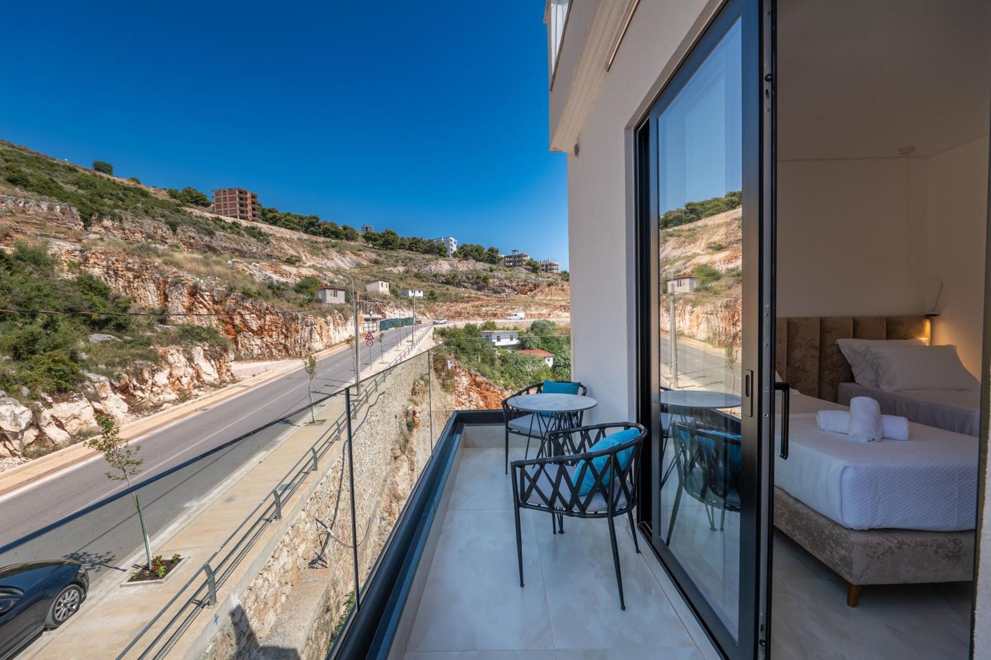 Litan Hotel Sarandë Exteriör bild