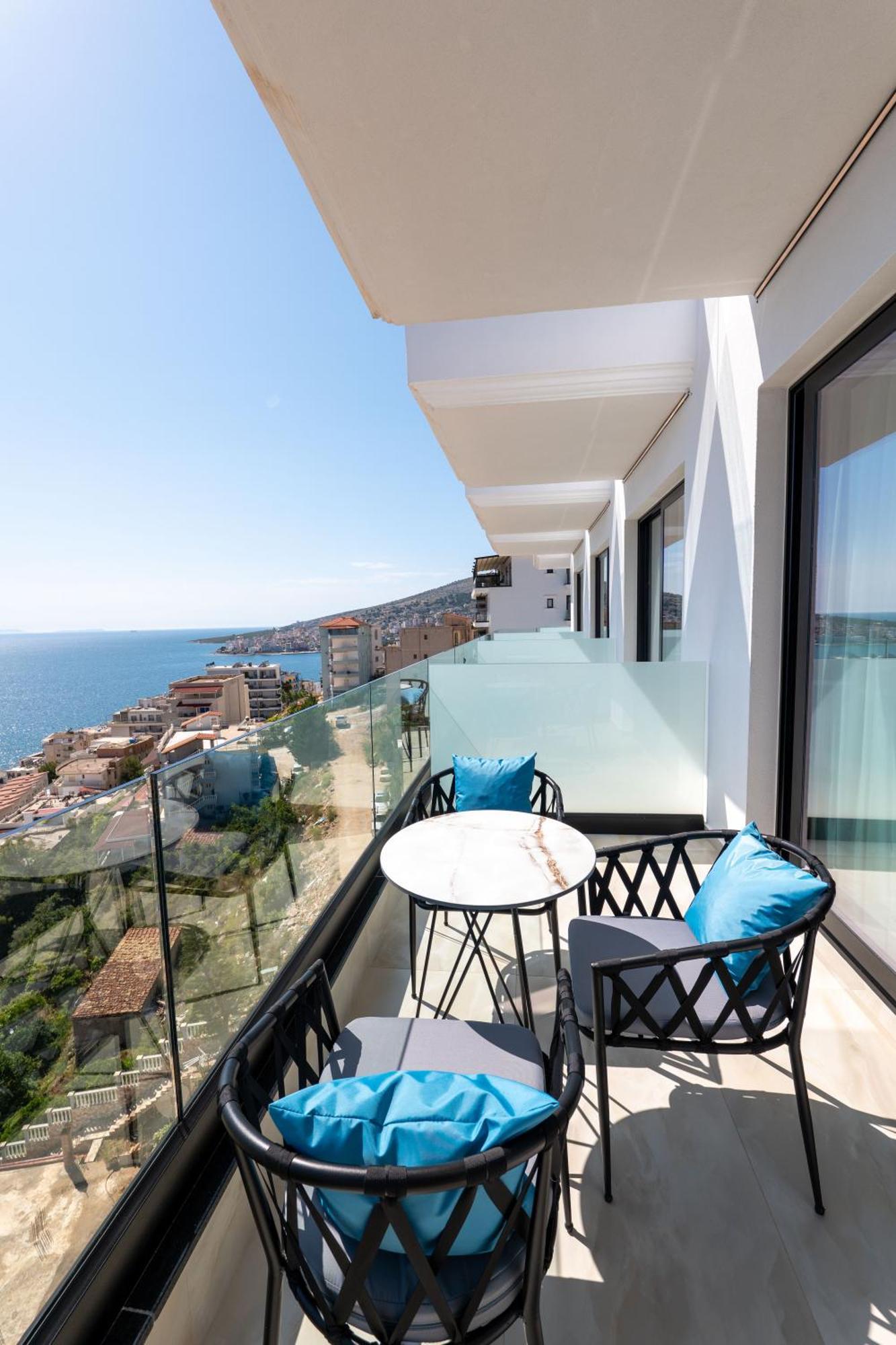 Litan Hotel Sarandë Exteriör bild