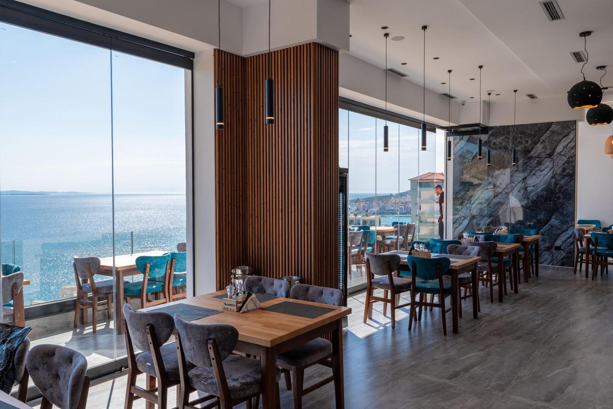 Litan Hotel Sarandë Exteriör bild