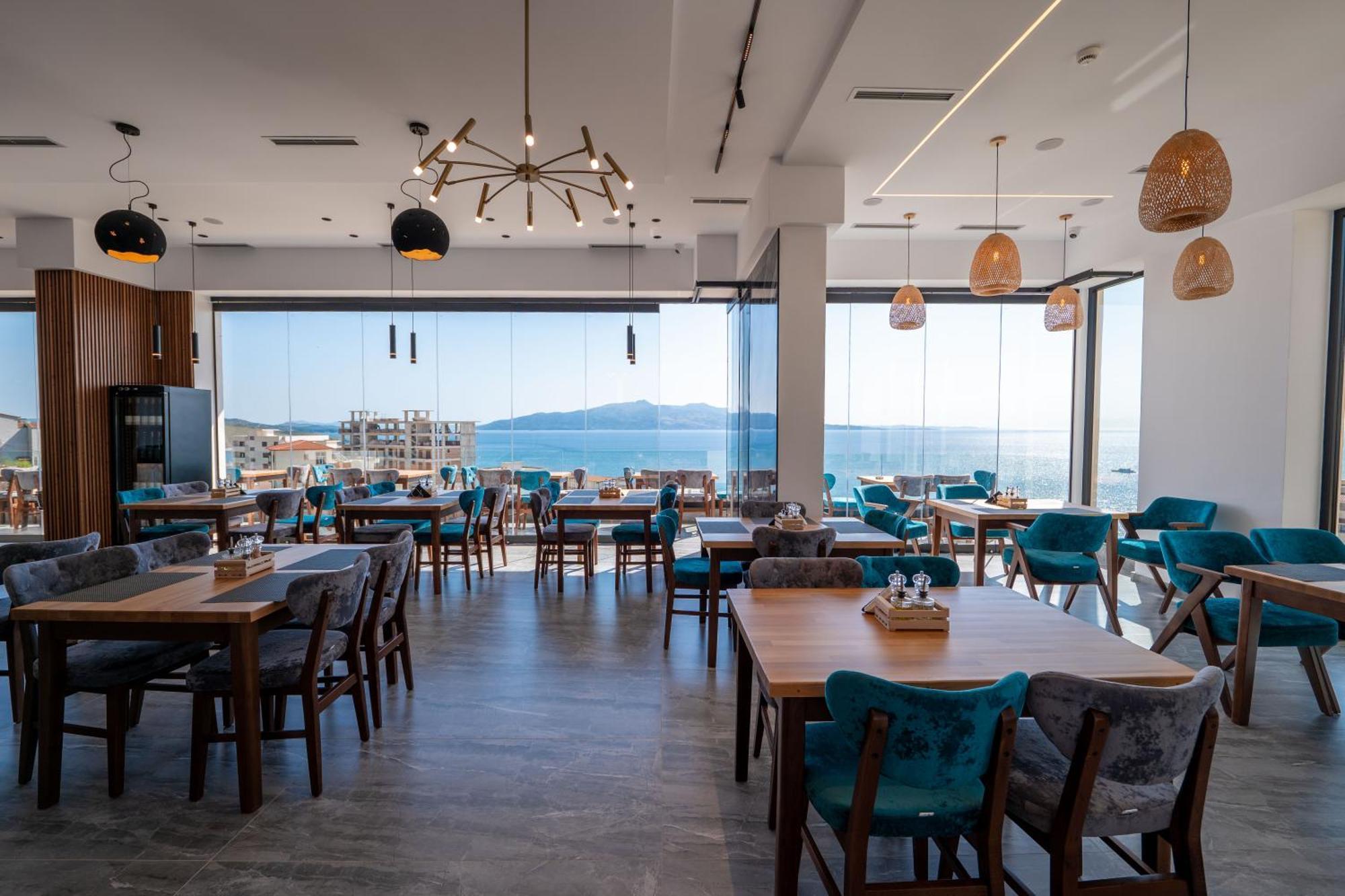 Litan Hotel Sarandë Exteriör bild