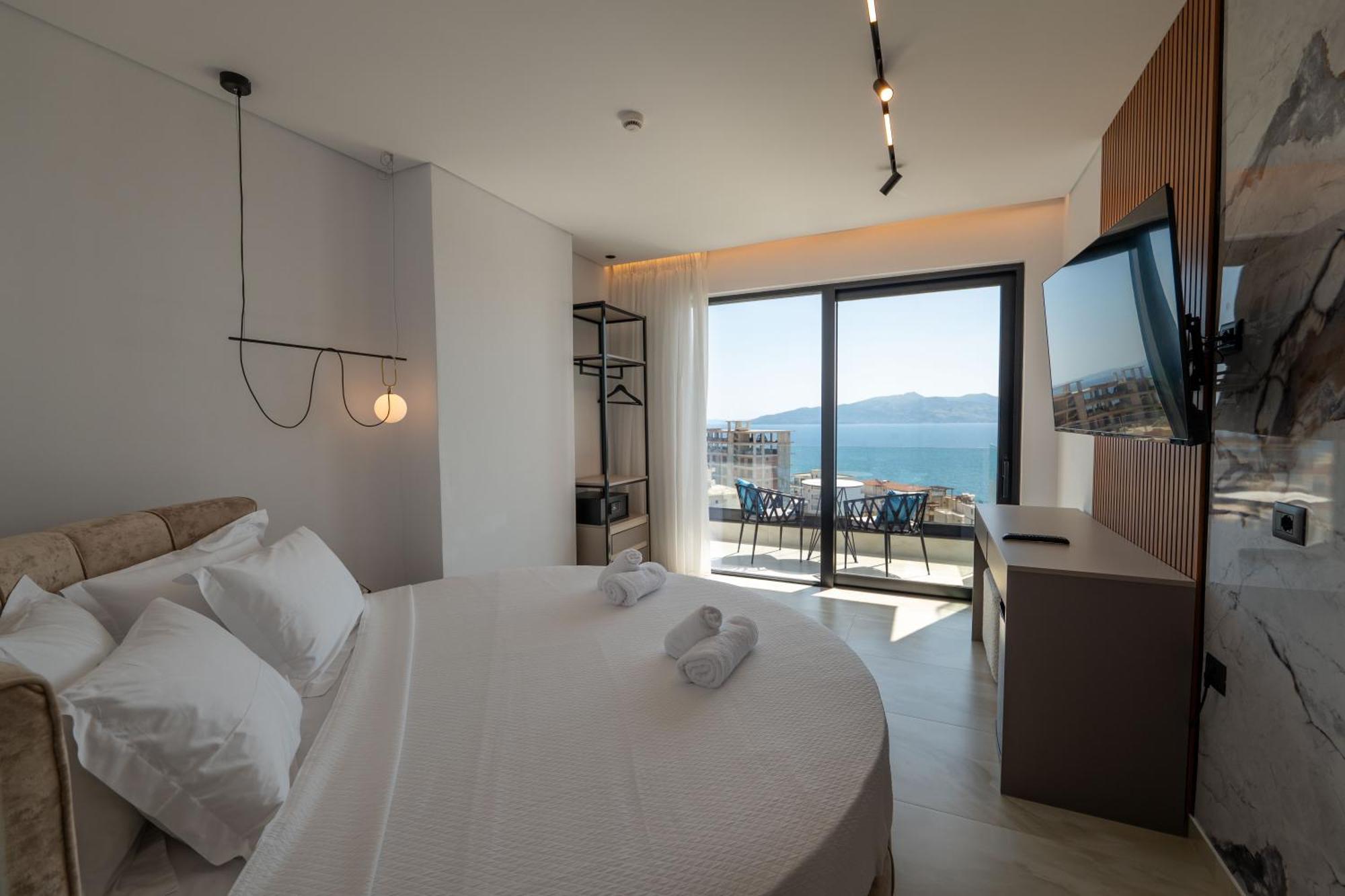 Litan Hotel Sarandë Exteriör bild