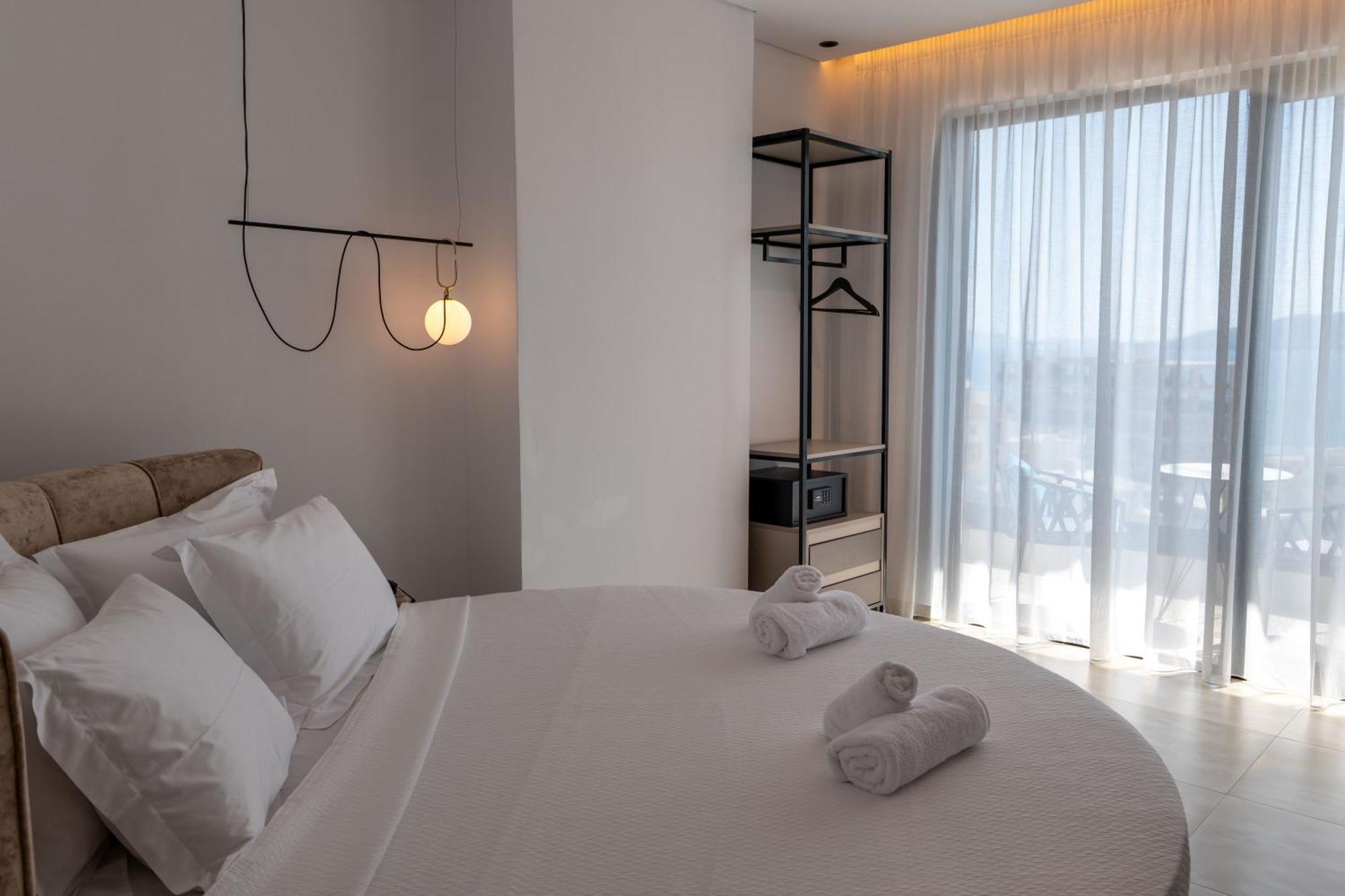 Litan Hotel Sarandë Exteriör bild