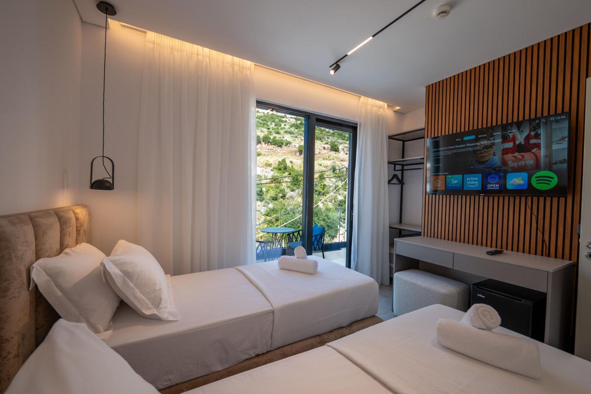 Litan Hotel Sarandë Exteriör bild
