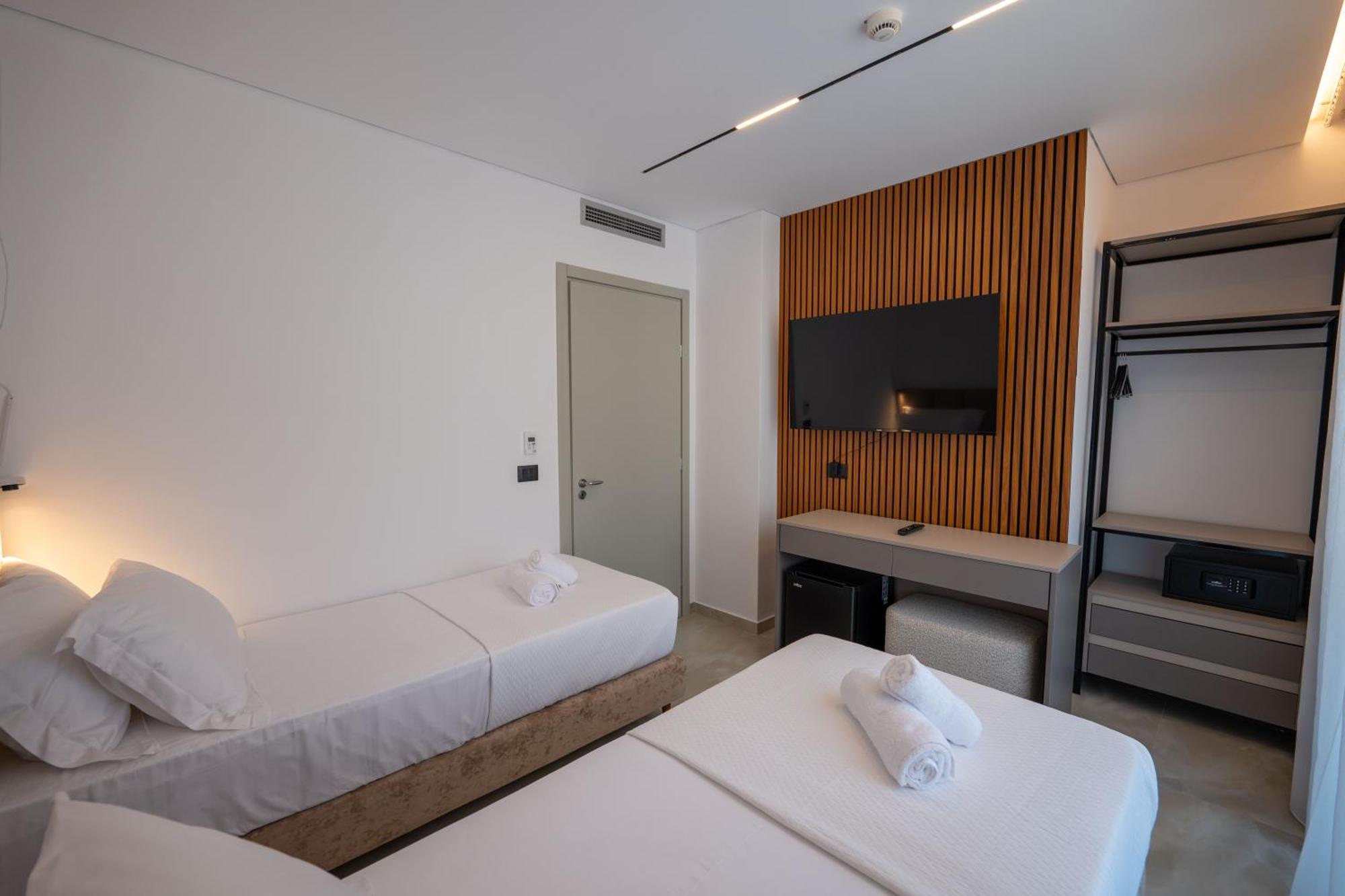 Litan Hotel Sarandë Exteriör bild