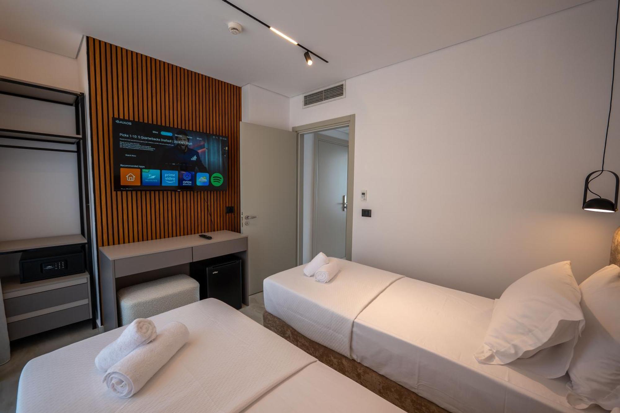 Litan Hotel Sarandë Exteriör bild