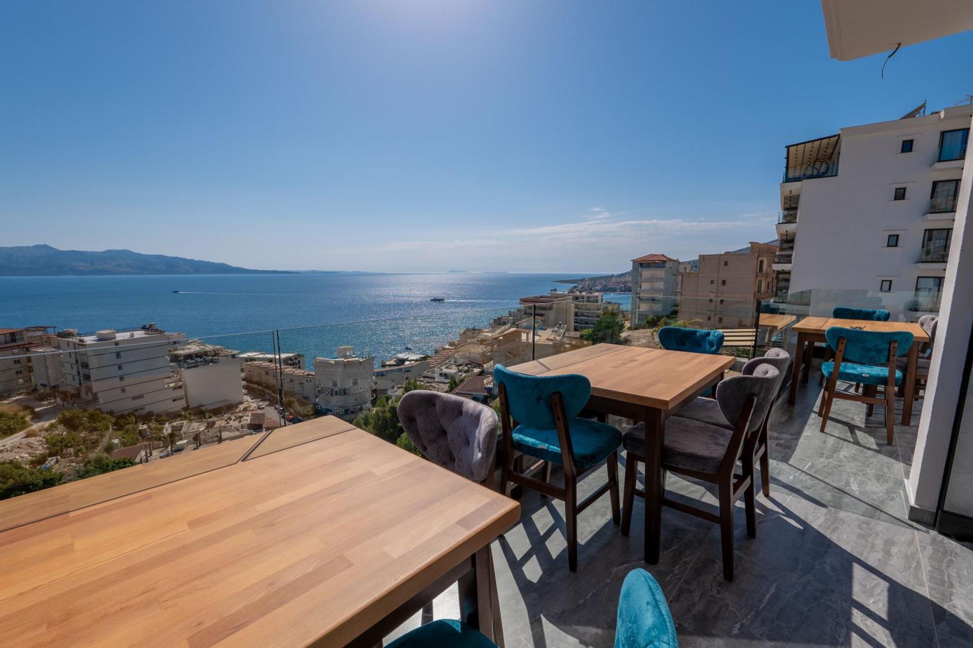 Litan Hotel Sarandë Exteriör bild