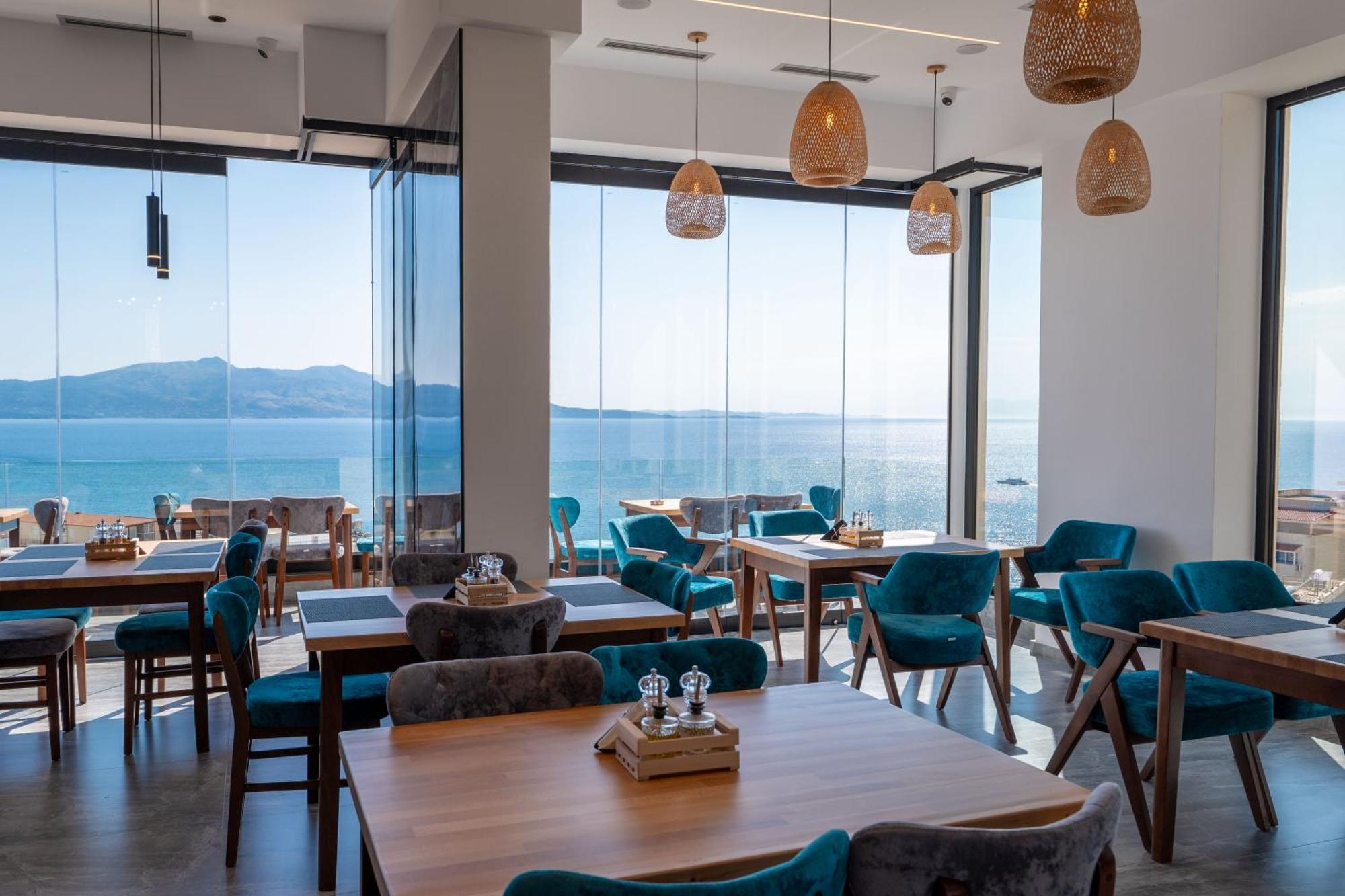 Litan Hotel Sarandë Exteriör bild