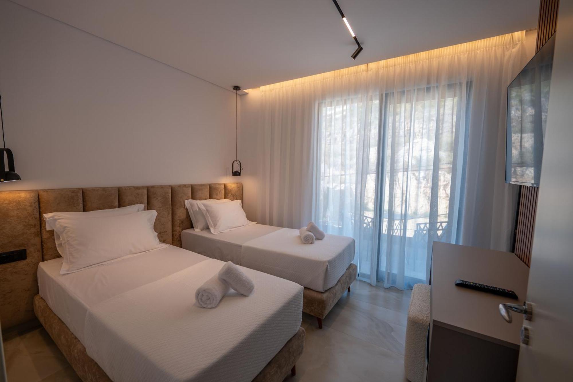 Litan Hotel Sarandë Exteriör bild