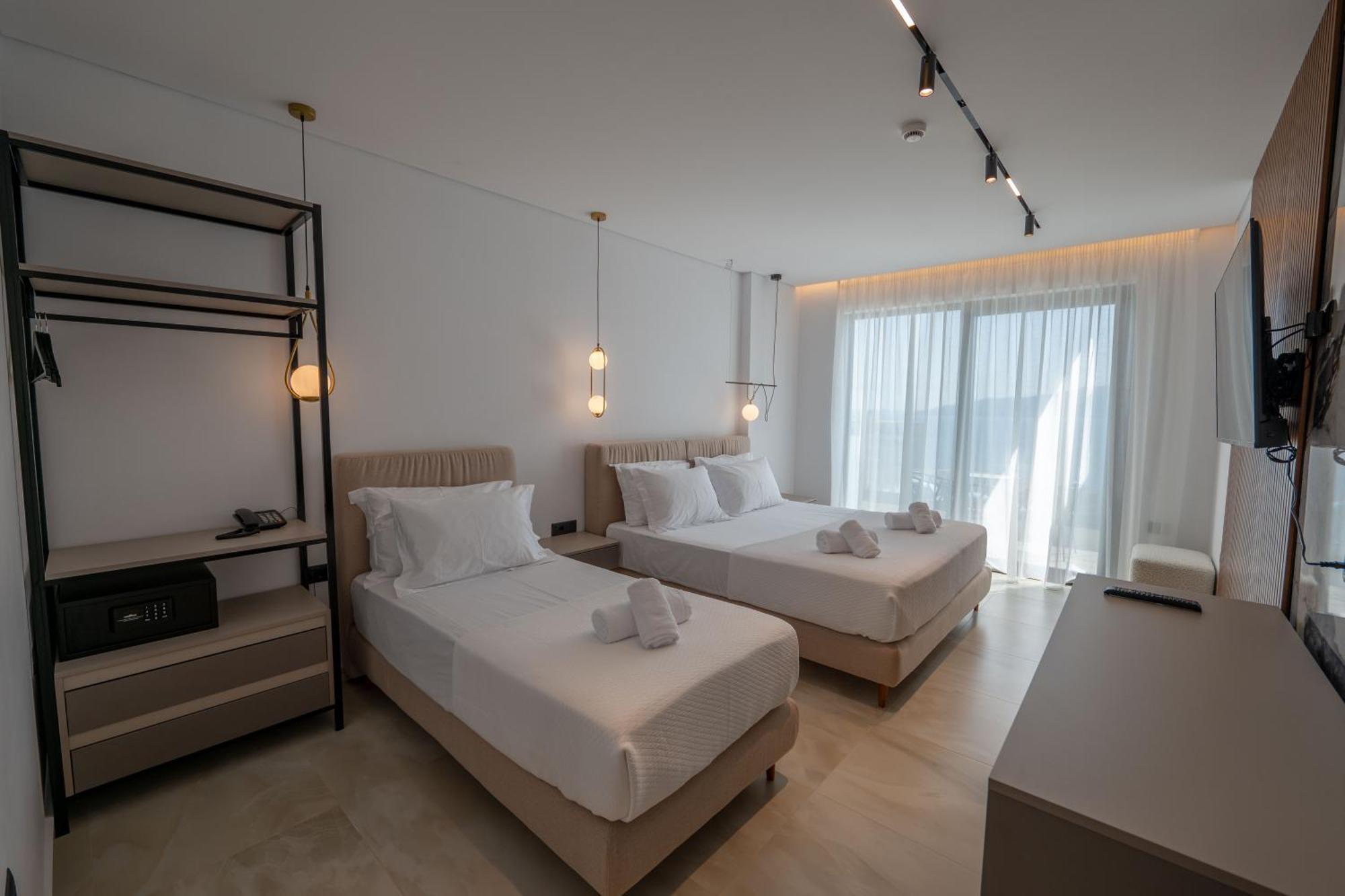 Litan Hotel Sarandë Exteriör bild