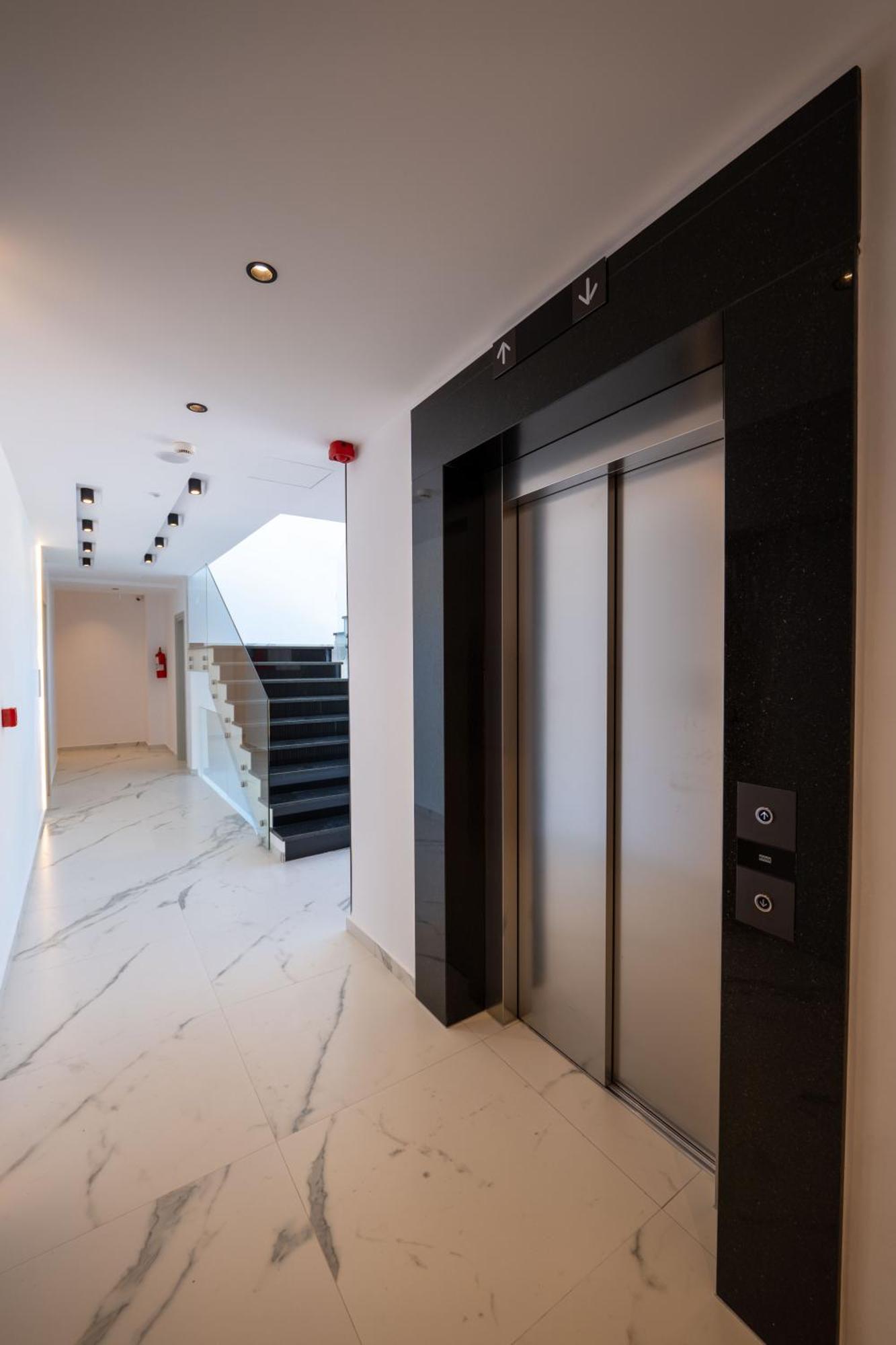 Litan Hotel Sarandë Exteriör bild
